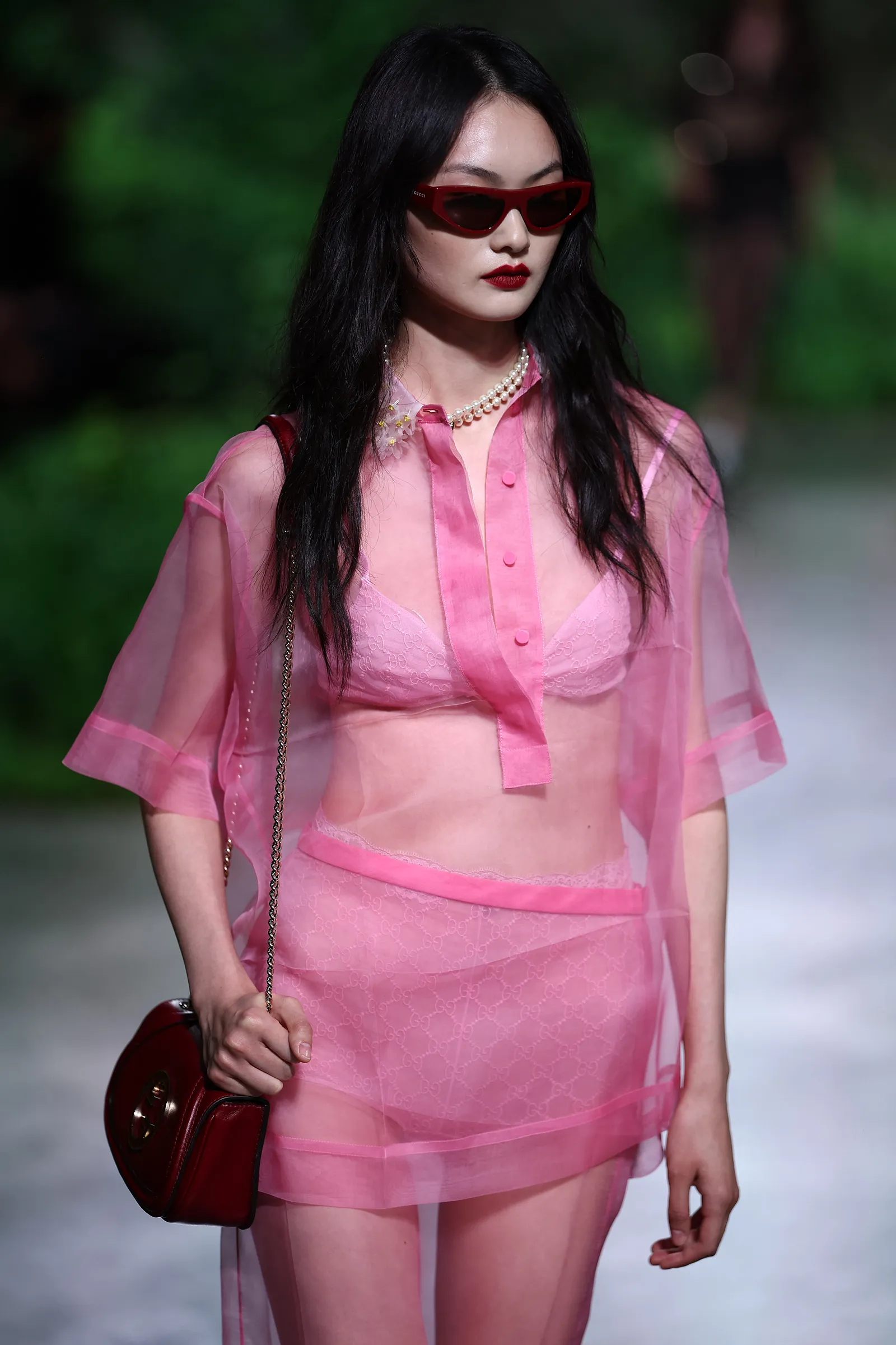 Photo A look from the Gucci Cruise 2025 collection. HENRY NICHOLLS/GETTY IMAGES