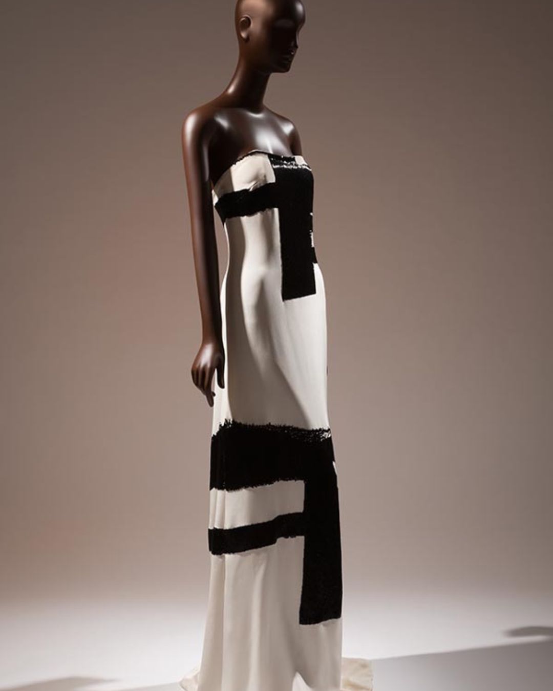 ART X FASHION: THE INTERSECTION OF CREATIVITY AND COUTURE – W.T. Mag